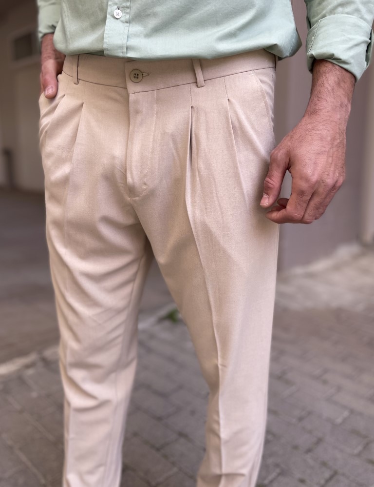 Ανδρικό μπεζ υφασμάτινο παντελόνι με πιέτες και λάστιχο στην μέση FCL00495M φωτογραφία